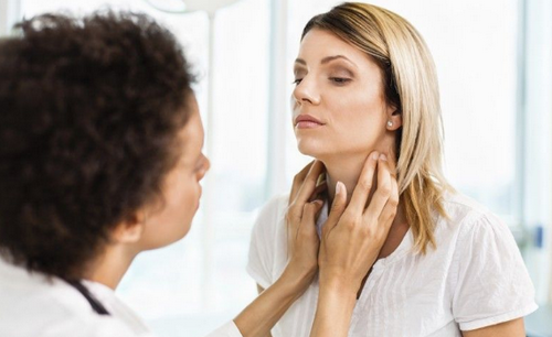 Gejala Kanker Tiroid - Apakah Itu Yang Anda Alami? kelenjar tiroid biasanya akan